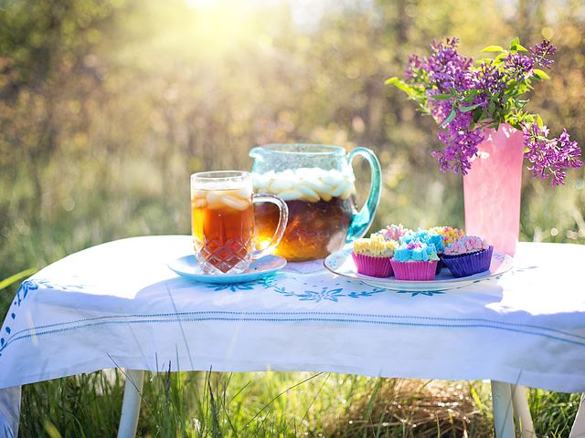 Чай из смородиновых листьев: польза и вред напитка